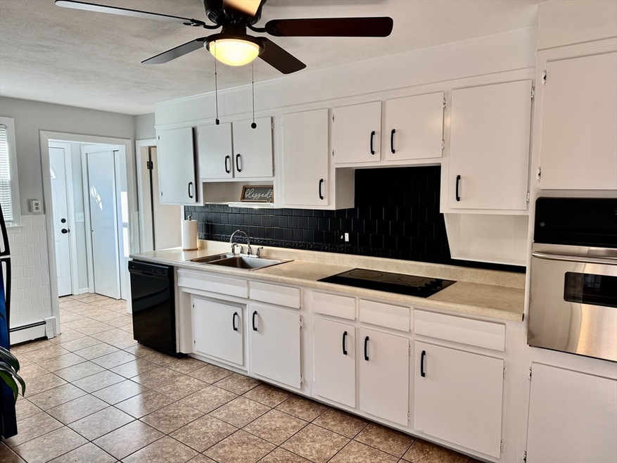 61 Richmond Ave unit 1, Worcester, MA 01602 - photo 1