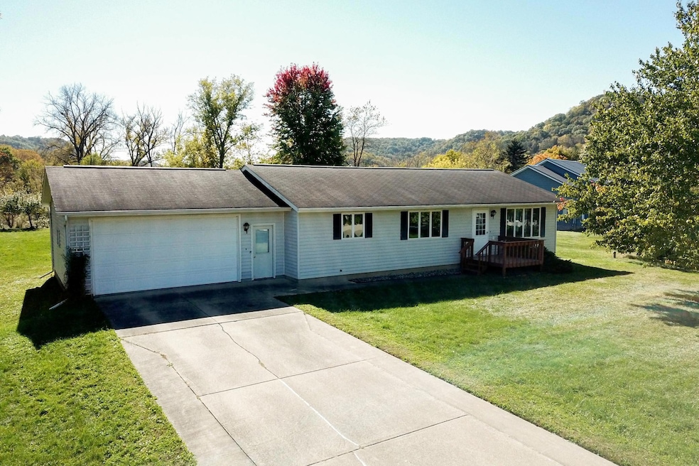 39241 Kc Dr, Winona, MN 55987 - photo 1