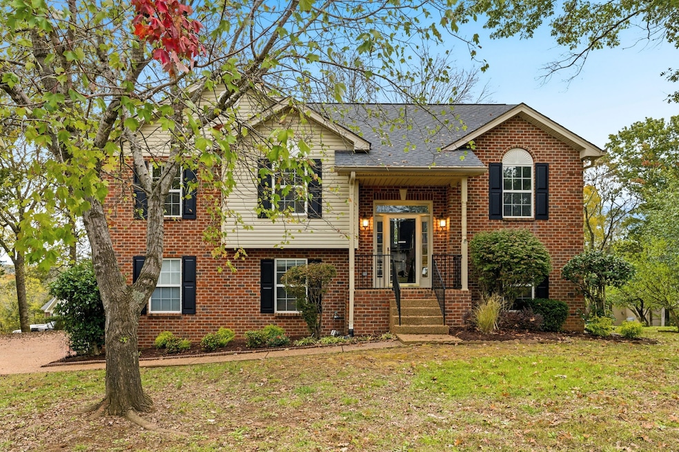 1310 Thrush Dr, Mount Juliet, TN 37122 - photo 1