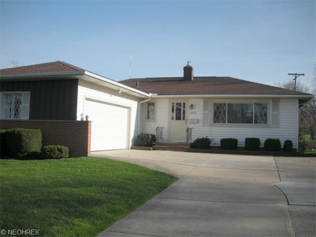 3 bed, 2 bath ranch with walk-out basement, golf course view on a dead end street.