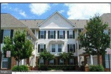 25260 Lake Shore Square unit 104, Chantilly, VA 20152 - photo 1