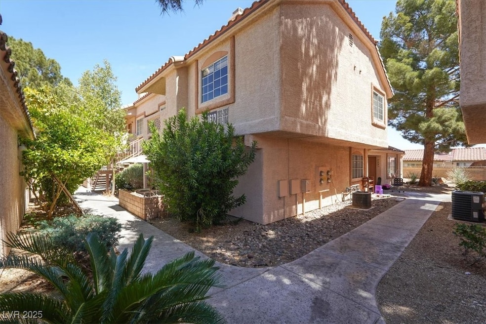 1612 N Torrey Pines Dr unit 203, Las Vegas, NV 89108 - photo 1