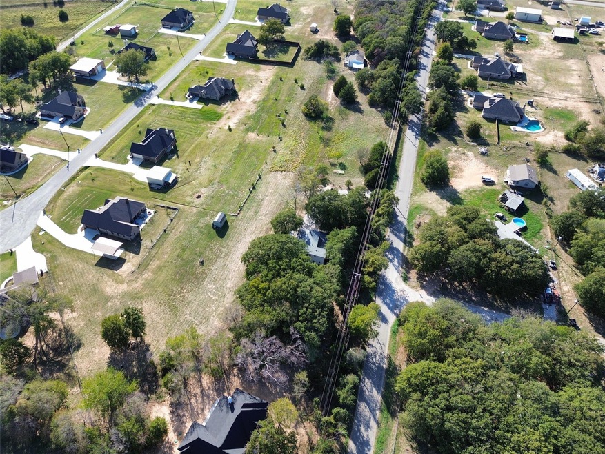 1405 Jay Bird Rd, Springtown, TX 76082 - photo 1