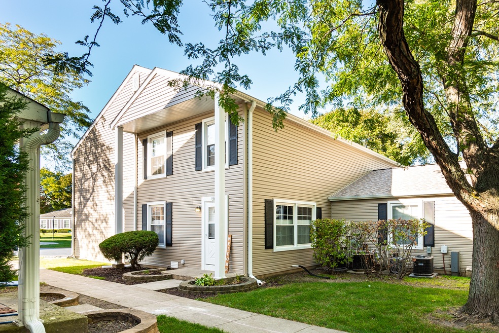 416 James Ct unit B, Glendale Heights, IL 60139 - photo 1