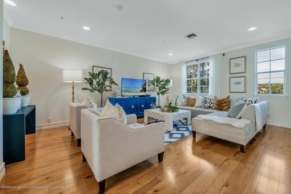 334 Tuxedo Lane - Living Room