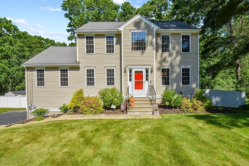 46 Adams Cir, Northbridge, MA 01534 - photo 1