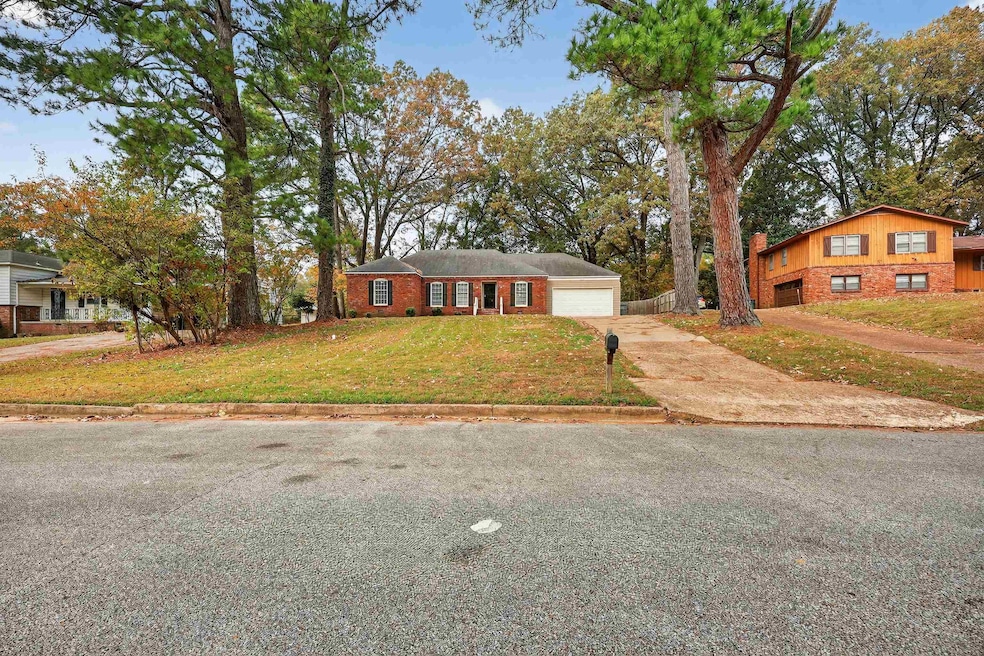 2879 Bannockburn Rd, Memphis, TN 38128 - photo 1