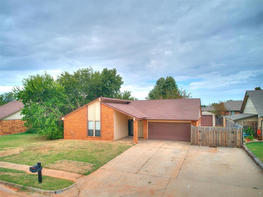 1313 NE 22nd St, Moore, OK 73160 - photo 1