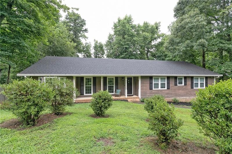 4569 Glenforest Dr NE, Roswell, GA 30075 - photo 1