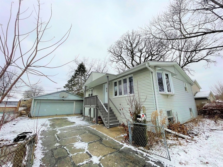 341 Delaware St, Carpentersville, IL 60110 - photo 1