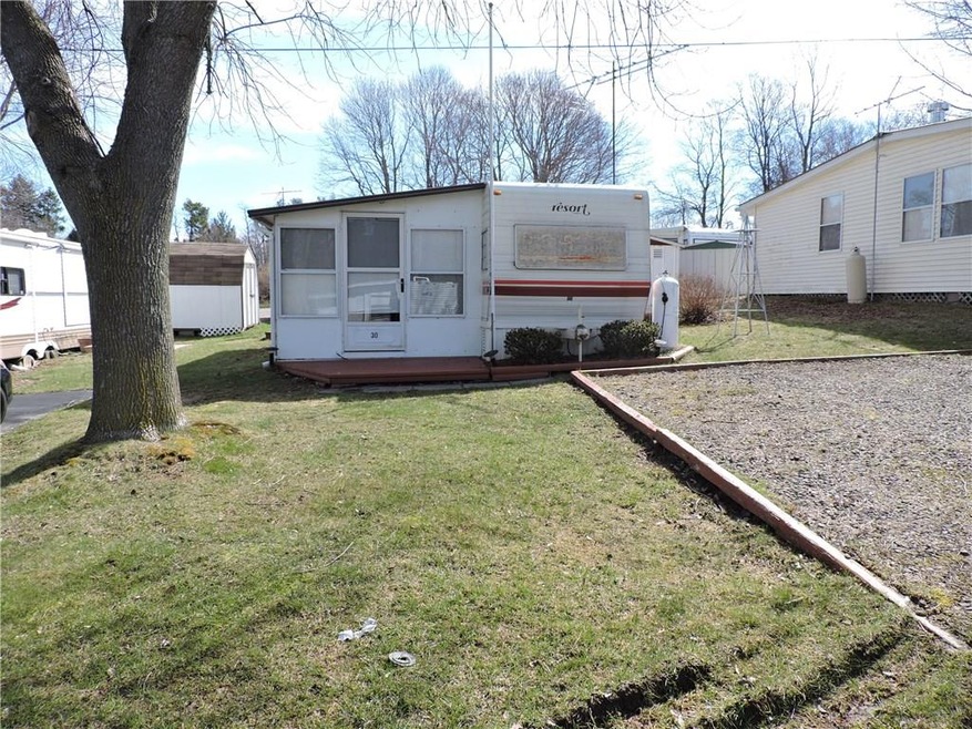 Front Exterior of Mobil home w/Screened-in porch (