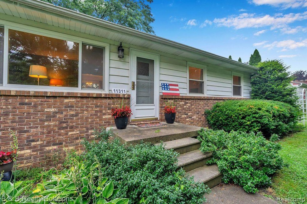 11311 N Jennings Rd, Clio, MI 48420 - photo 1