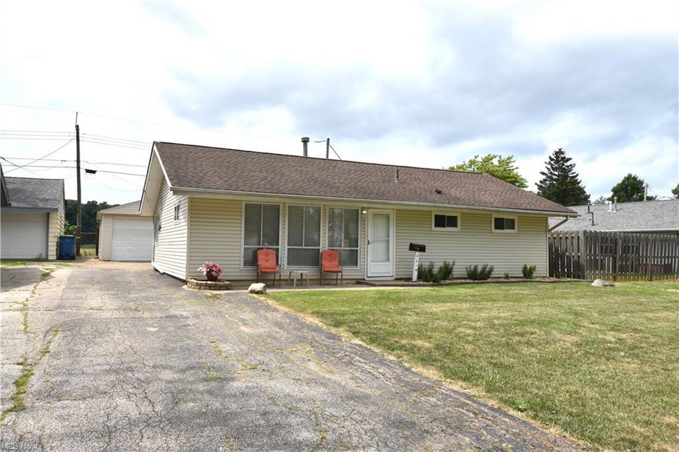 4214 Meadow Ln, Lorain, OH 44055 - photo 1