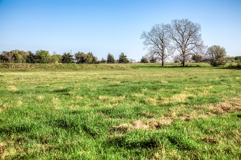 Tracts 10&11 Fieldcrest Ln, Burton, TX 77835 - photo 1