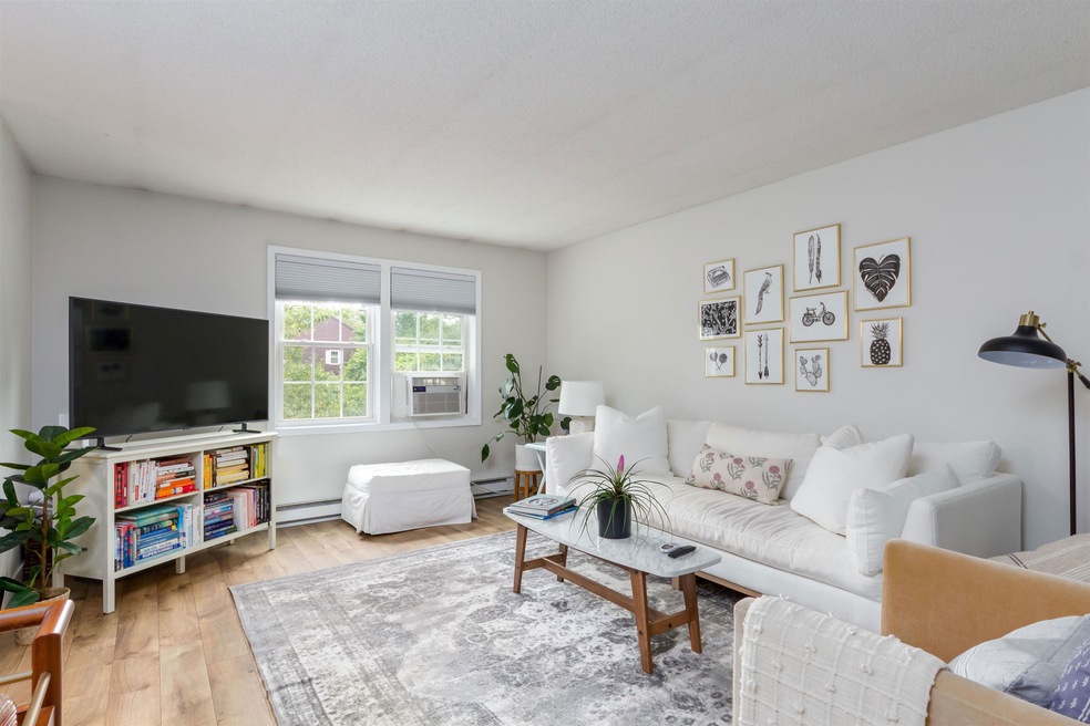 42 Twin Oaks Terrace, South Burlington, VT 05403 - photo 1