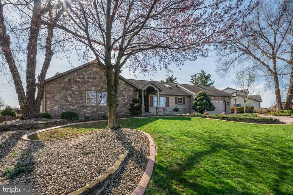 403 Franklin Square Dr, Chambersburg, PA 17201 - photo 1