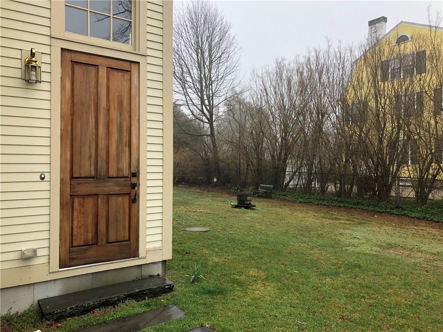 3 Red Cross Ave unit 1, Newport, RI 02840 - photo 1