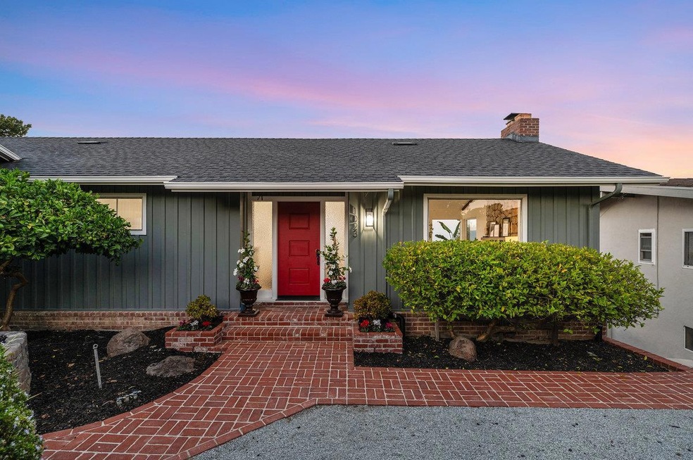 Sold $2,900,000 • Co-Listing Agent