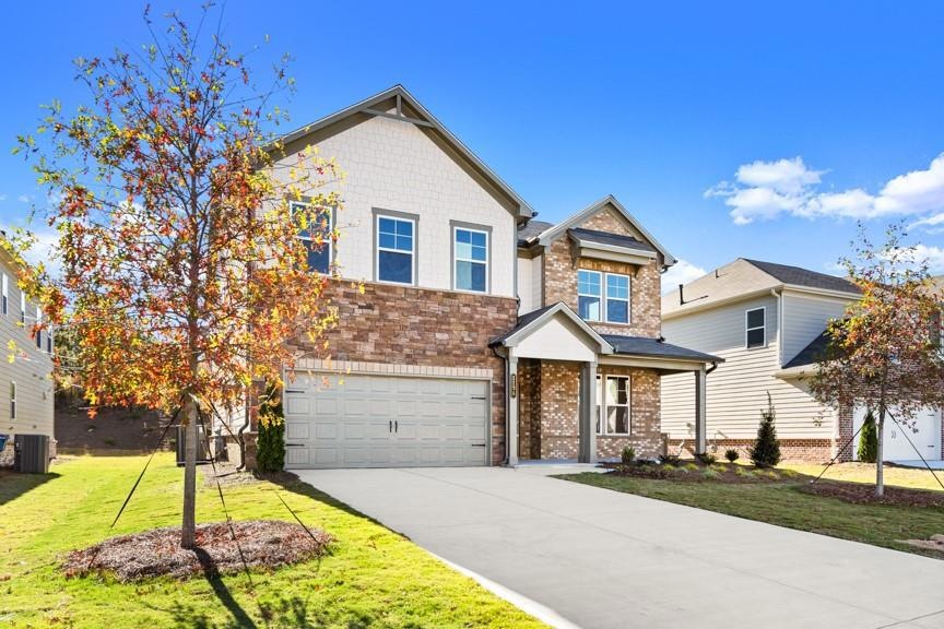 View of front facade featuring a front yard and a 