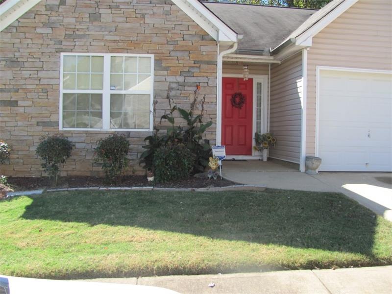 THREE BEDROOM, TWO FULL BATHS, VINYL SIDING WITH S