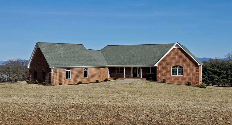 226 Foxfield Dr, Staunton, VA 24401 - photo 1