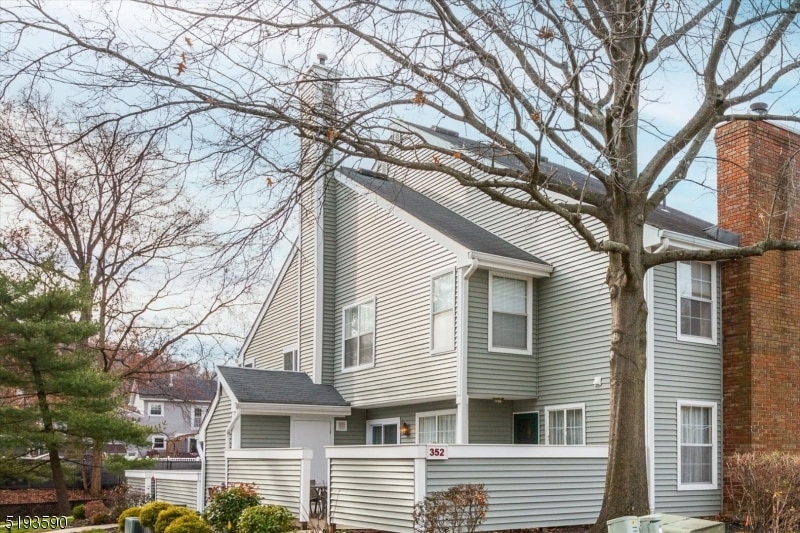 352 Greenbriar Dr unit 4, Union, NJ 07083 - photo 1