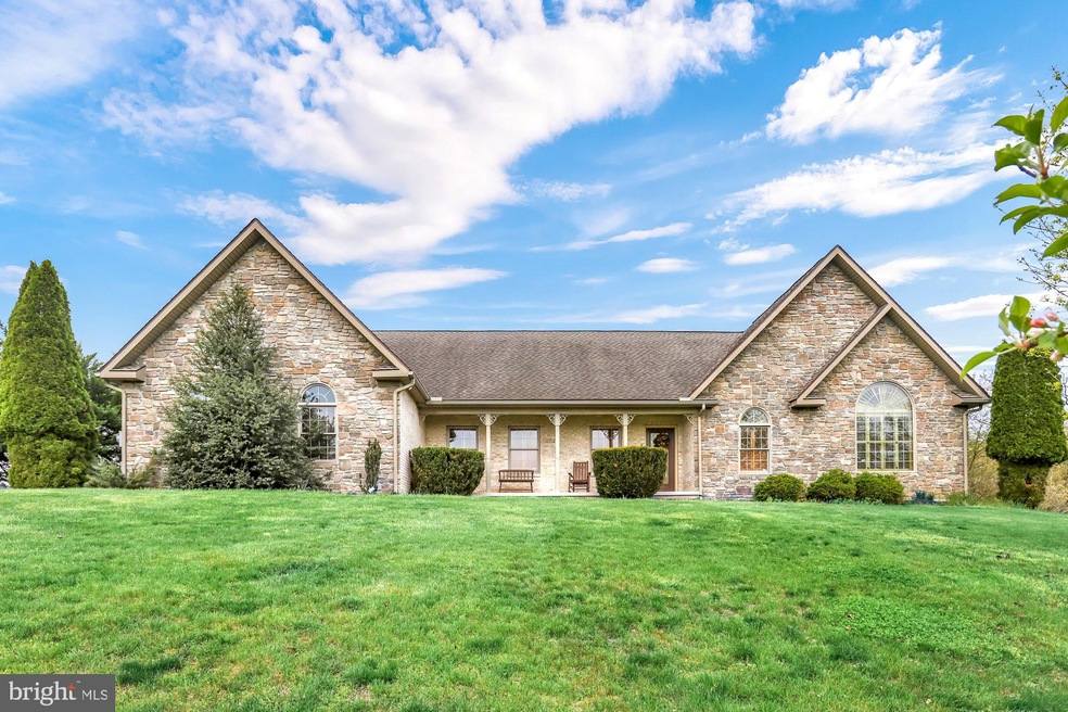 266 Lindman Dr, Chambersburg, PA 17202 - photo 1