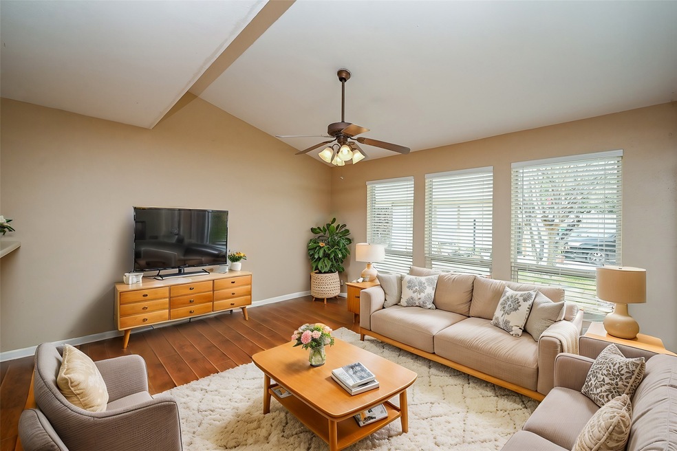 HUGE LIVING ROOM WITH TALL CEILINGS! Virtually Sta