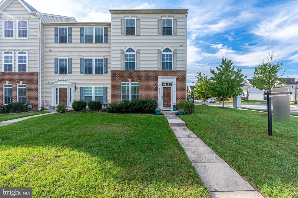 42965 Edgewater St, Chantilly, VA 20152 - photo 1