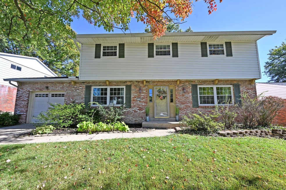 1596 Pinebluff Ln, Cincinnati, OH 45255 - photo 1