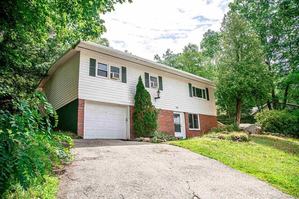 709 Calef Rd, Manchester, NH 03103 - photo 1