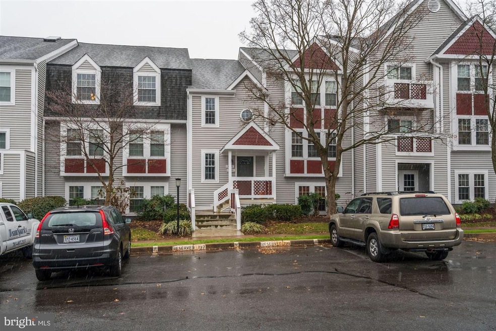 12891 Grays Pointe Rd unit C, Fairfax, VA 22033 - photo 1