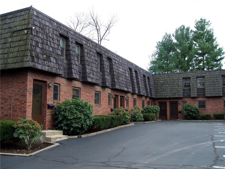 27 Burgoyne St unit B, West Hartford, CT 06110 - photo 1