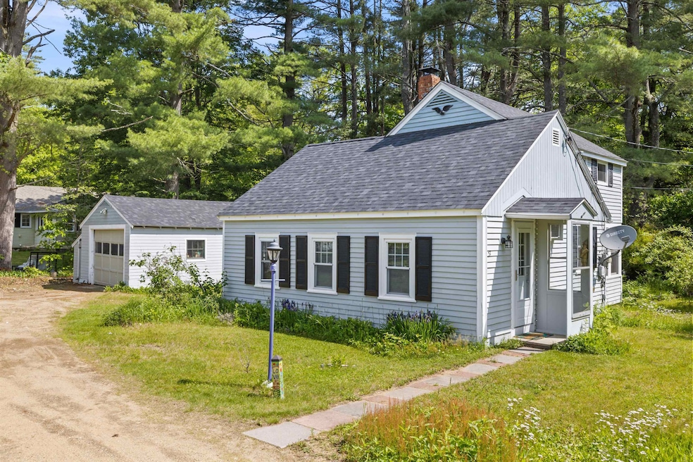 37 Robin St, Franklin, NH 03235 - photo 1