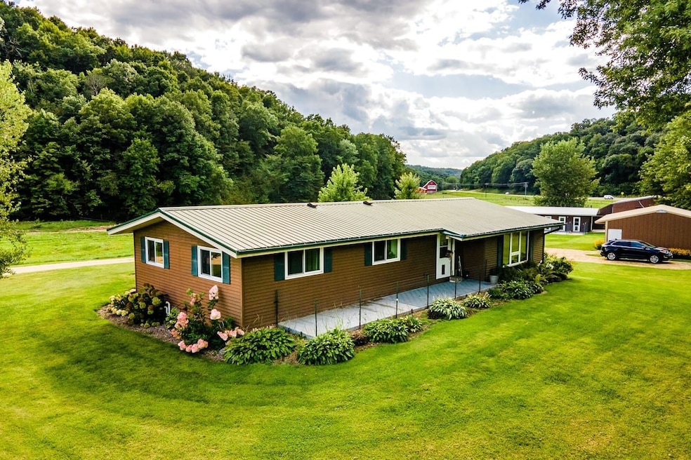 11565 Us Hwy 18, Prairie Du Chien, WI 53821 - photo 1