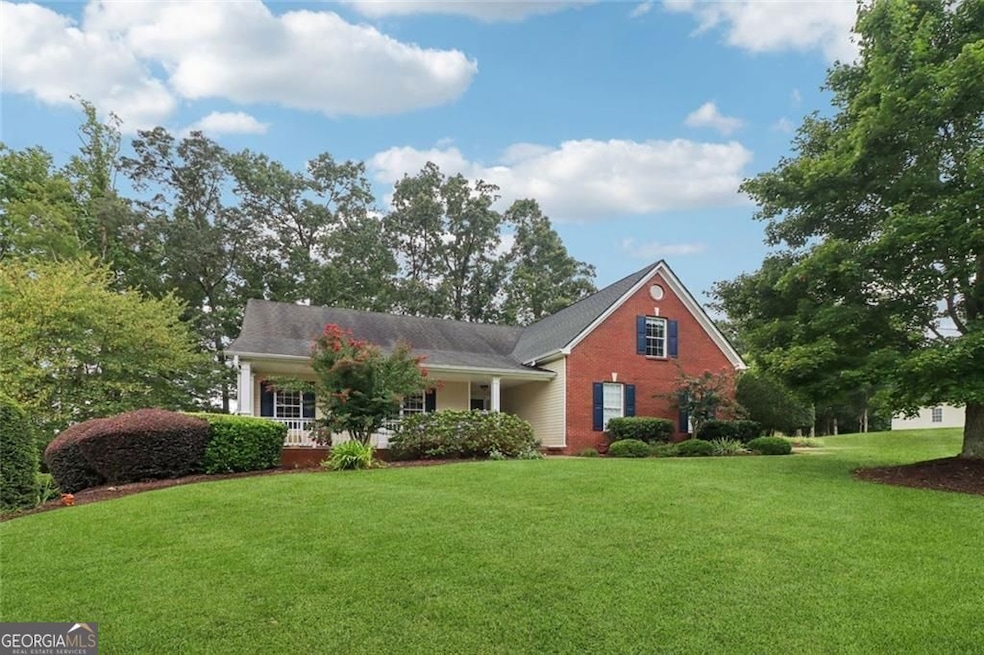 340 Thornhill Cir, Jefferson, GA 30549 - photo 1