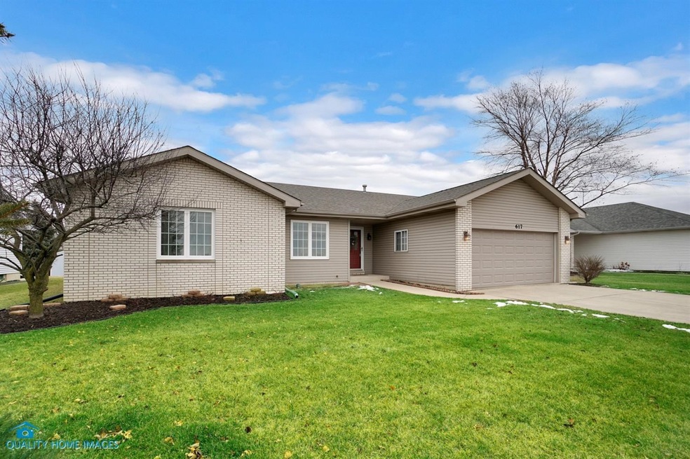 617 Rose Bush Ln, Dyer, IN 46311 - photo 1