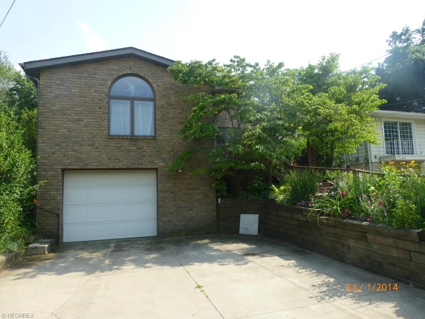 Lovely raised ranch is a private retreat in the ci