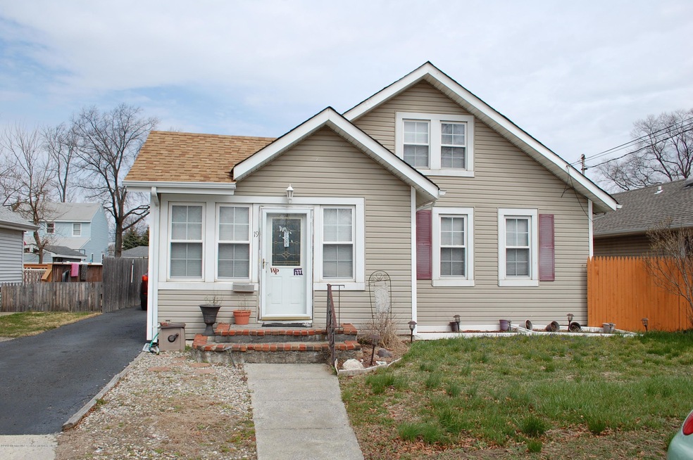 19 Essex St, North Middletown, NJ 07748 - photo 1