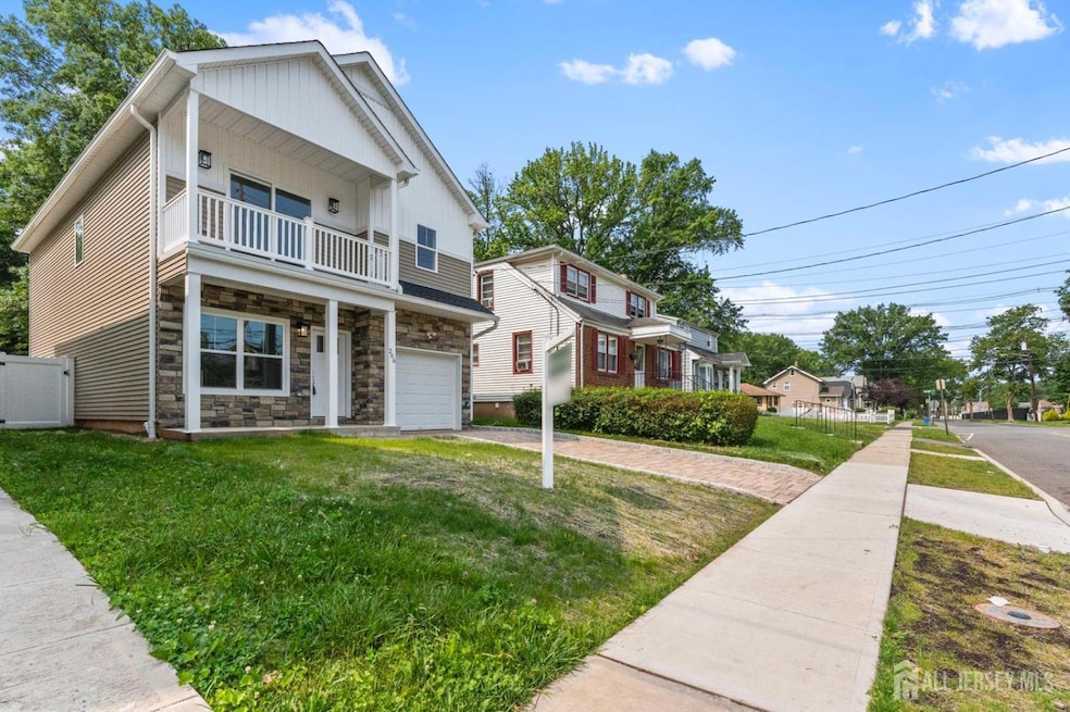 Under Contract $659,000 • Co-Listing Agent