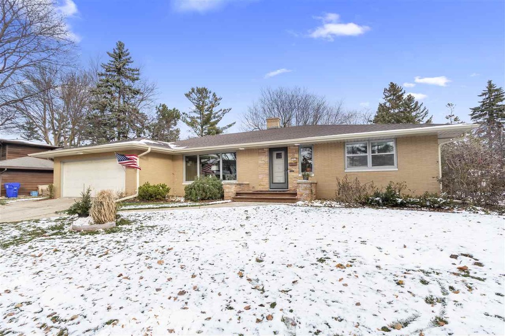 1912 N Outagamie St, Appleton, WI 54914 - photo 1