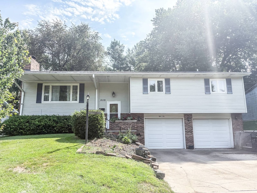 809 N 10th St, Monmouth, IL 61462 - photo 1