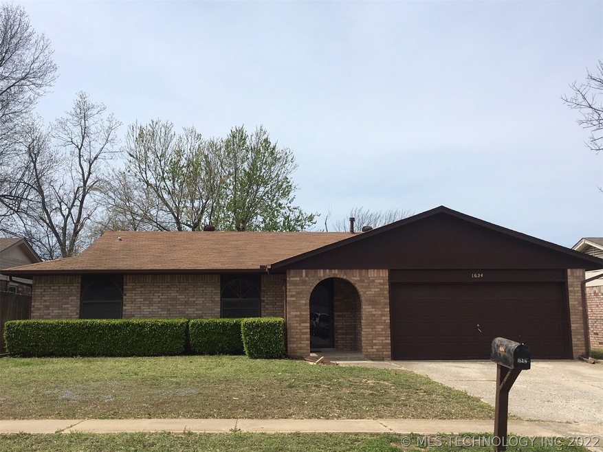 1624 S Poplar Ave, Broken Arrow, OK 74012 - photo 1