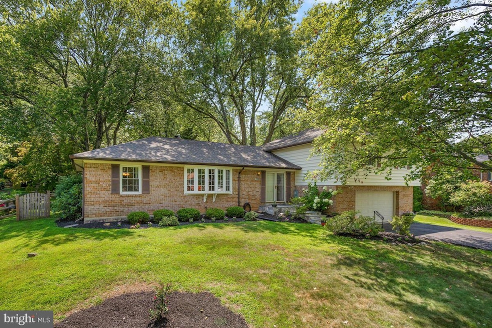 17520 Queen Elizabeth Dr, Olney, MD 20832 - photo 1