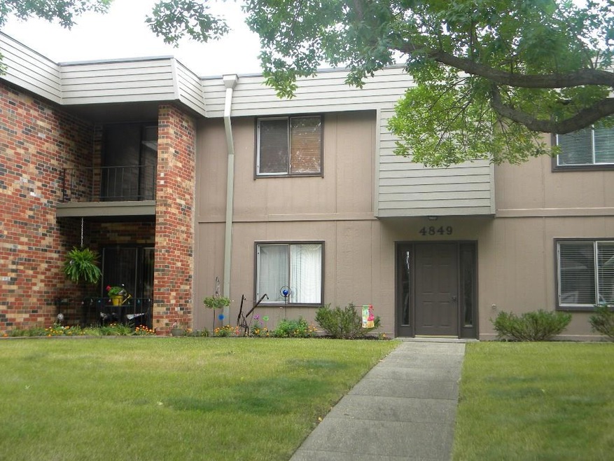 4849 Woodland Ave unit 2, West Des Moines, IA 50266 - photo 1