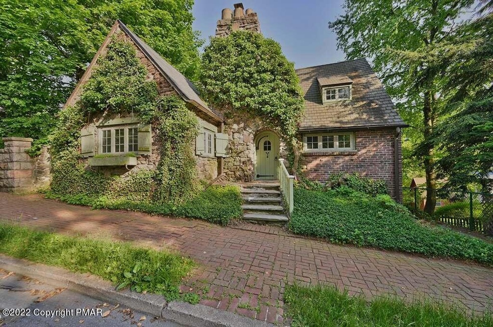 713 Thomas St, Stroudsburg, PA 18360 - photo 1