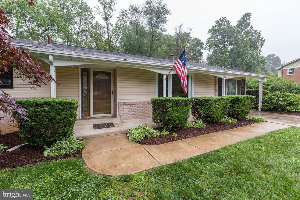 17215 Emerson Dr, Silver Spring, MD 20905 - photo 1