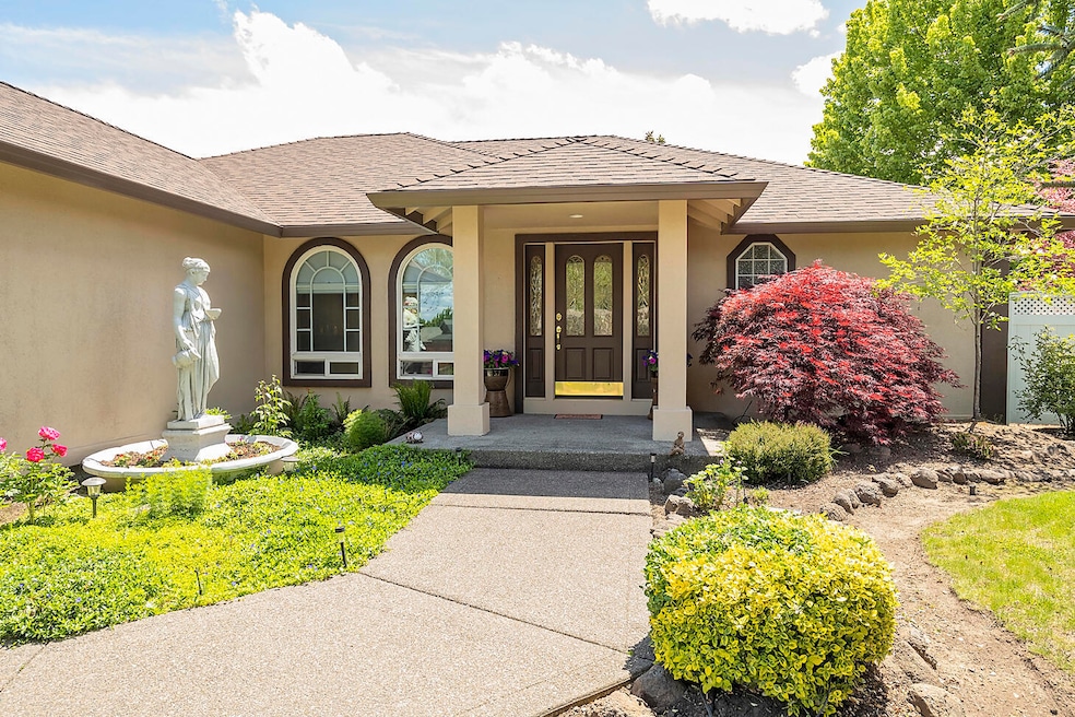 1140 Mayfair Place, Central Point, OR 97502 - photo 1