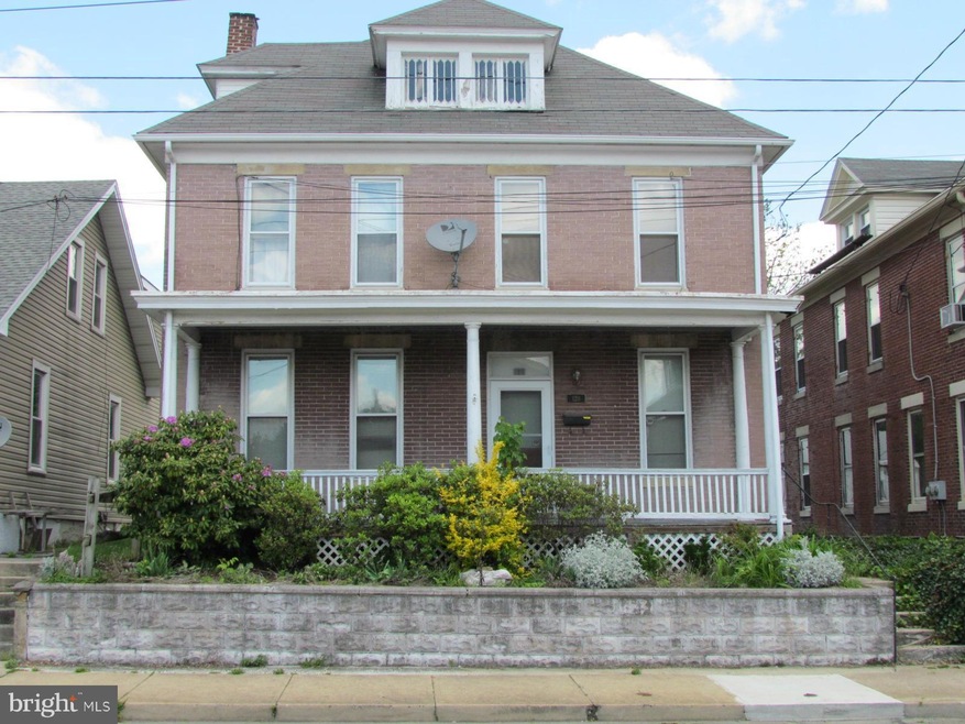 129 W 3rd St, Waynesboro, PA 17268 - photo 1