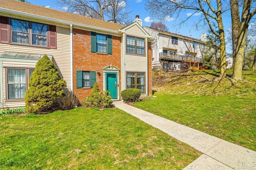 19 Poplar Cir unit 154, Peekskill, NY 10566 - photo 1